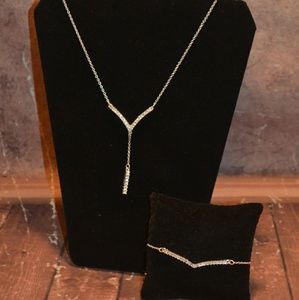 Necklace and bracelet set
